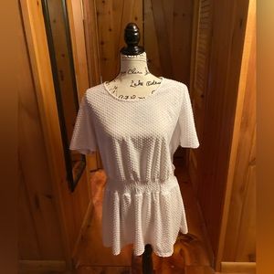 Women’s shirt sleeve white top